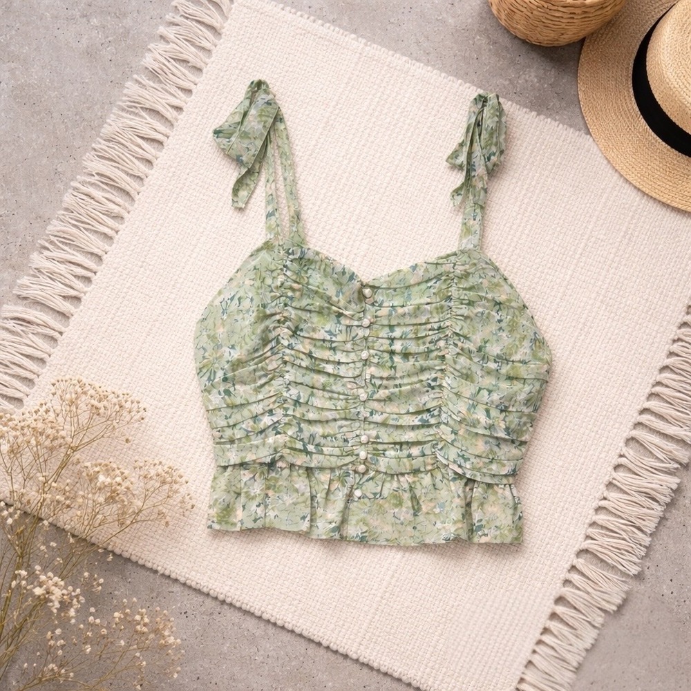ASTR Floral Smocked Crop Top‎ Green White Cottagecore Coquette Summer Size M